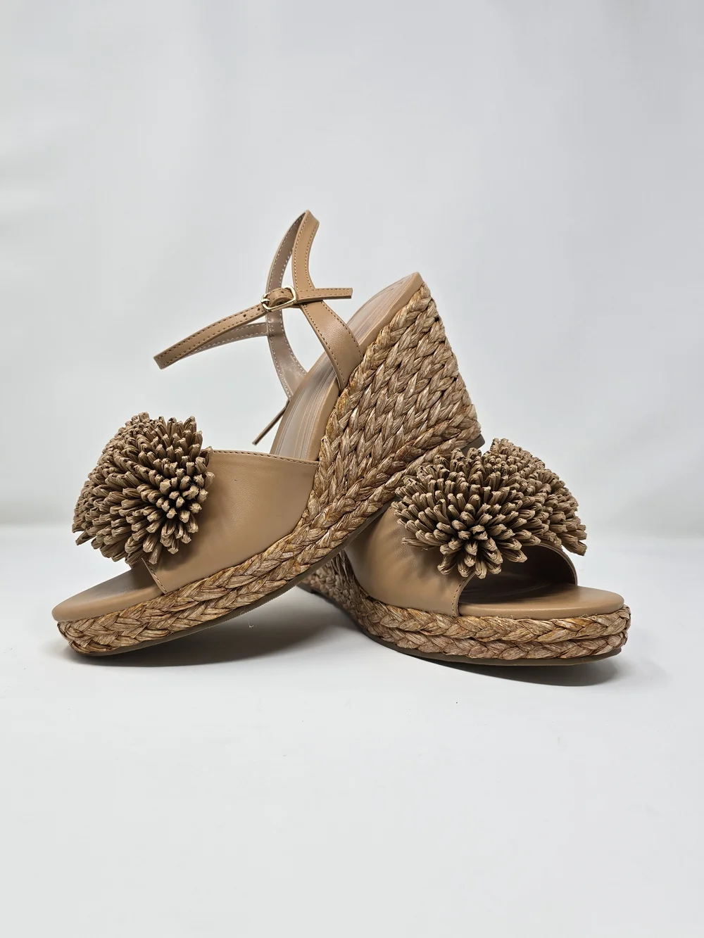 ✨ NIB BCBGeneration ERIKA Raffia Flower Wedge Sandals ✨ (10)
